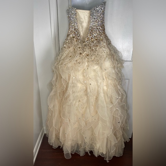 MORI LEE by Ruffled Organza with Corset Back Closure Paparazzi Read Description - Picture 8 of 15